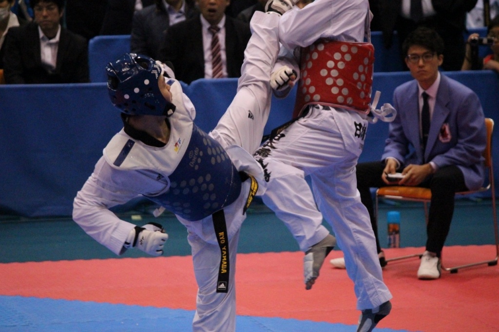 山田選手（写真左）