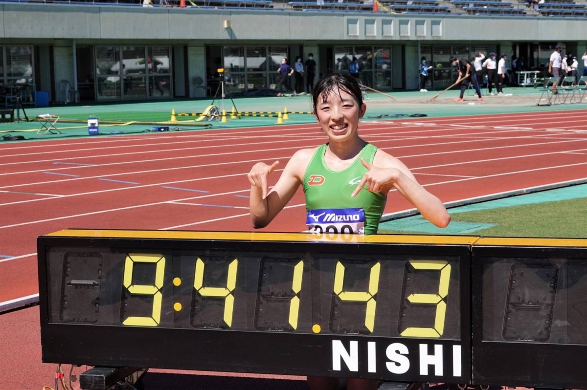 レース後に記念撮影をする吉村玲美選手。　©️Ikumi KODAMA