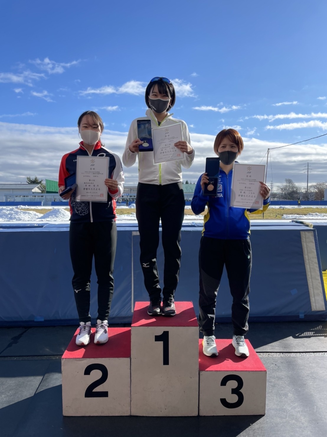 【中央】女子500mで優勝した稲川くるみ選手